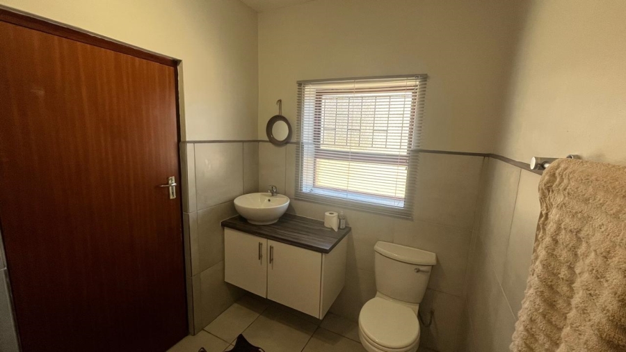 5 Bedroom Property for Sale in Wavecrest Eastern Cape